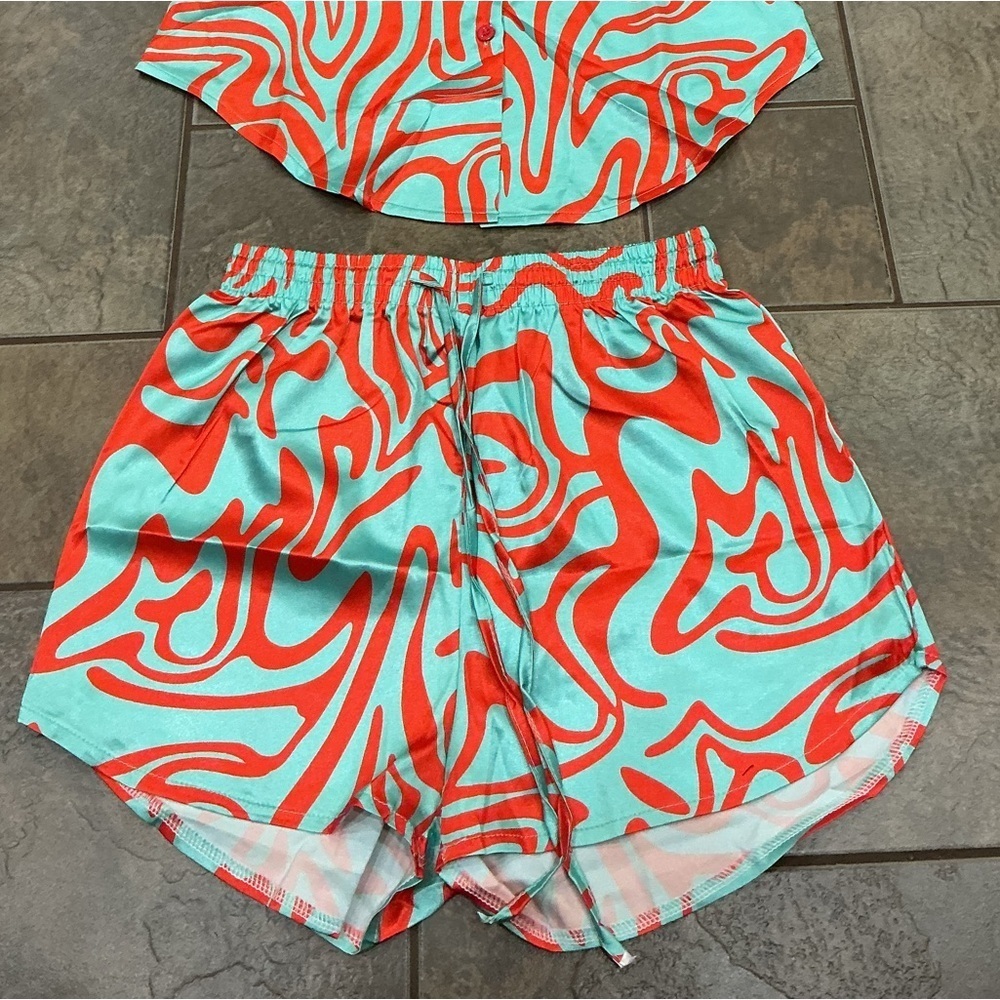 🥵 Vibrant red and Teal Shirt and Shorts Set - Picture 3 of 4